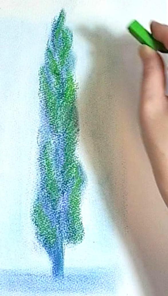 細長い三角の木を3色に分けて塗っている様子