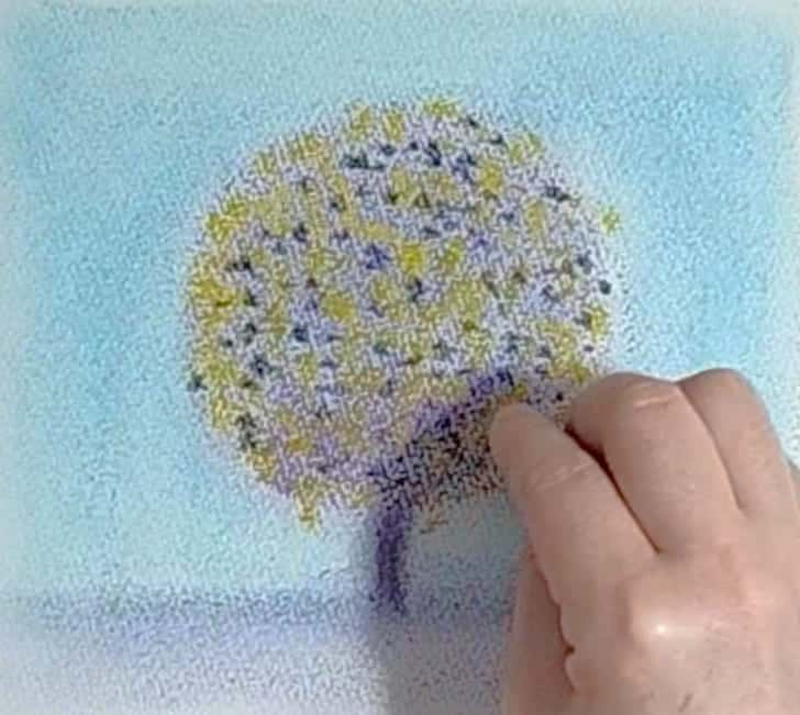 丸い木を点々で描いている様子