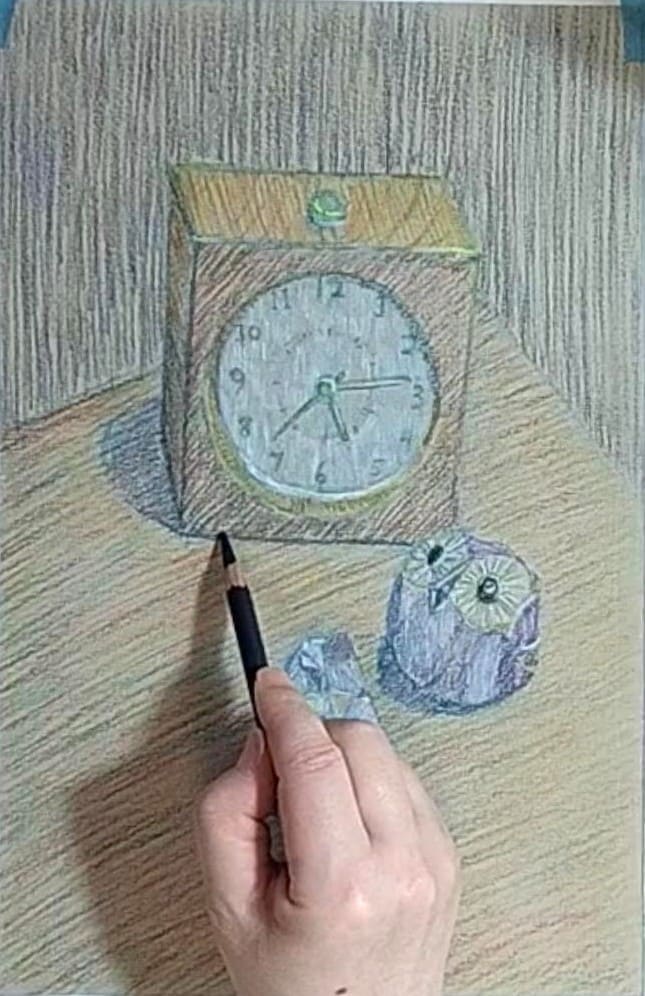 時計の一番暗い影をハッチングで描いている様子