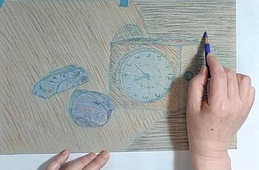 背景をハッチングで描いている様子